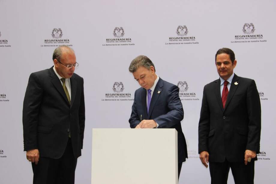 Se alista llegada de conservadores 'rebeldes' a campaña de reelección de Santos