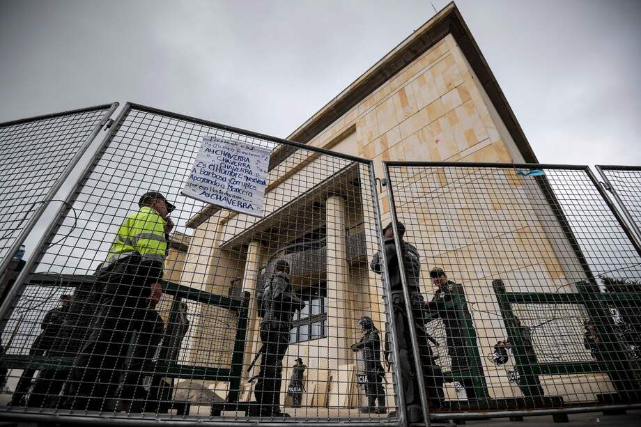 Un fuerte dispositivo policial permanecerá en los accesos del Palacio de Justicia.