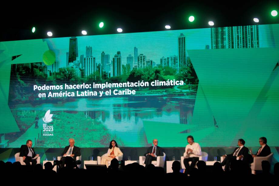 El BID llamó este viernes a actuar de modo urgente y de manera coordinada para proteger los ecosistemas de la cuenca Amazónica. EFE/ Carlos Lemos