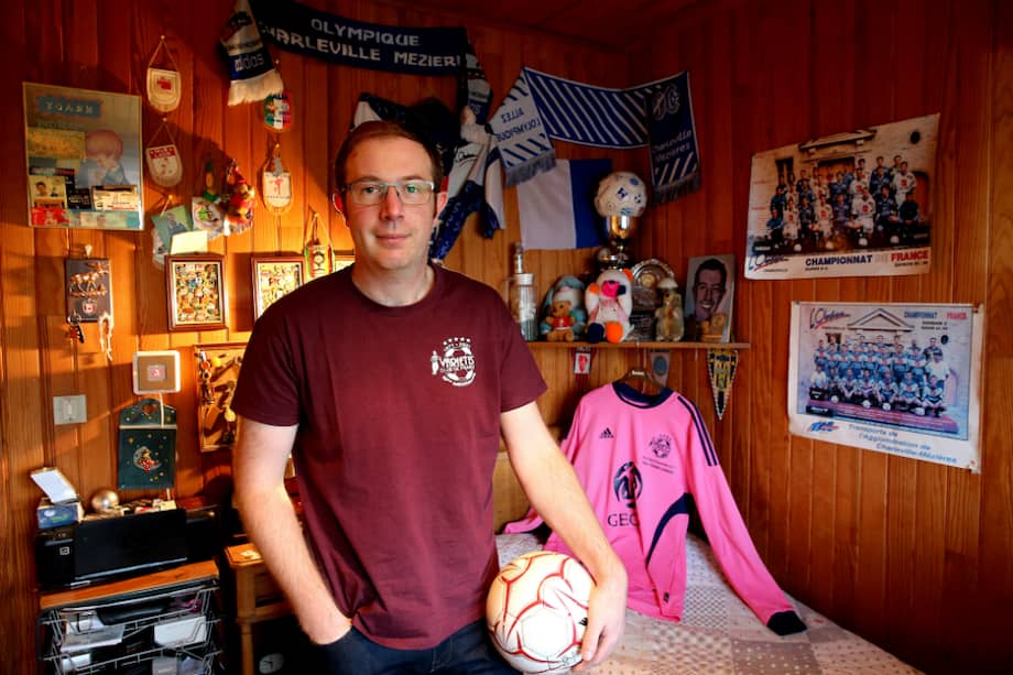Yoann Lemaire, un modesto futbolista amateur francés que se ha declarado homosexual, quiere luchar contra la creciente homofobia en el fútbol. / AFP