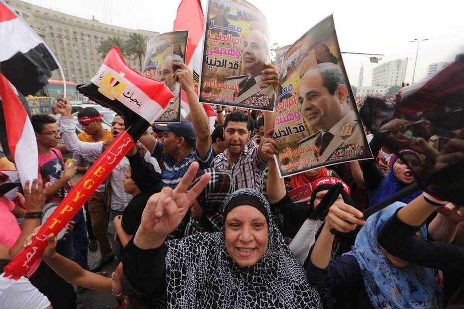 Aunque la participación de egipcios en las elecciones presidenciales fue muy baja, Al Sisi se llevó el 96% de los votos. En las calles de El Cairo hubo celebración. EFE