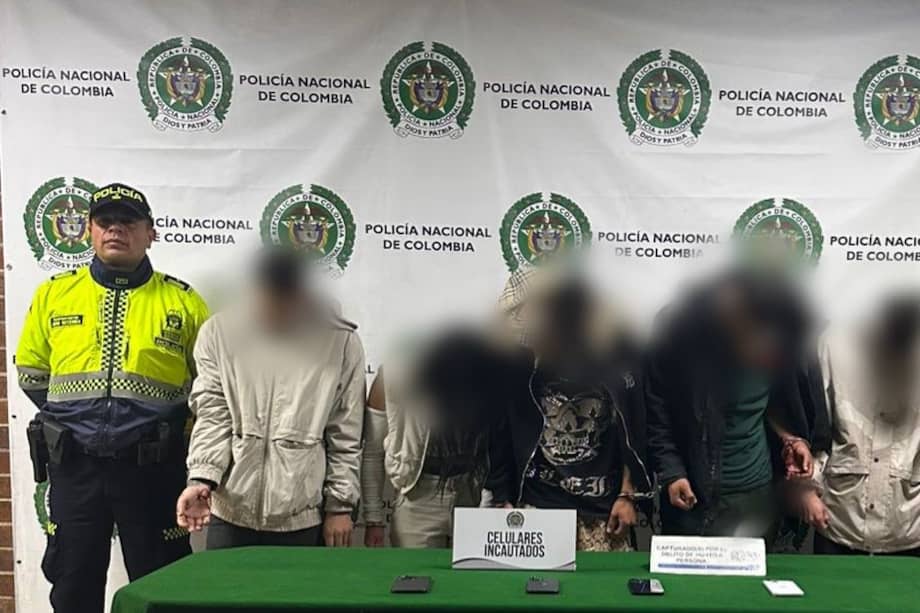 Cinco sujetos fueron capturados en la localidad de San Cristóbal por el hurto de celulares. Se transportaban en un taxi y ocultaban los teléfonos en papel aluminio para evitar su rastreo.