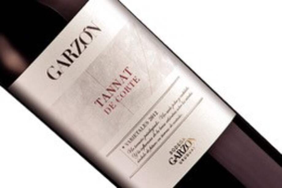 Garzón Tannat Estate de Corte 2020 es un festín de frutos rojos, con suaves y elegantes taninos, algo complejo de lograr con una variedad naturalmente briosa.