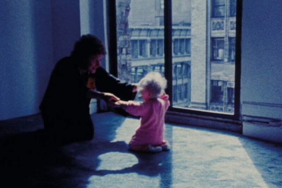 El largometraje funciona a manera de reflexión de esa soledad del cineasta. De ese pasado que tejemos en la imagen y que siempre nos devuelve esa imposibilidad de volver a vivirlo. / Cortesía