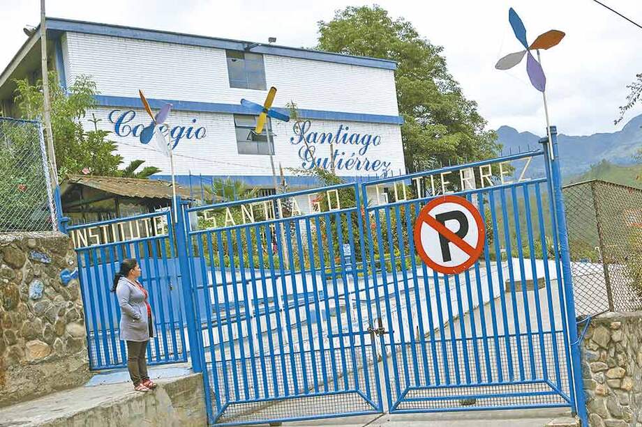Esta es la entrada principal del colegio Santiago Gutiérrez, en Cáqueza. / Cristian Garavito - El Espectador