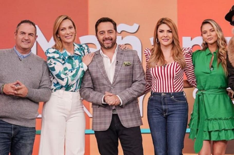 Yalena Jácome junto a sus antiguos compañeros de 'Mañana Express', informativo del canal RCN.