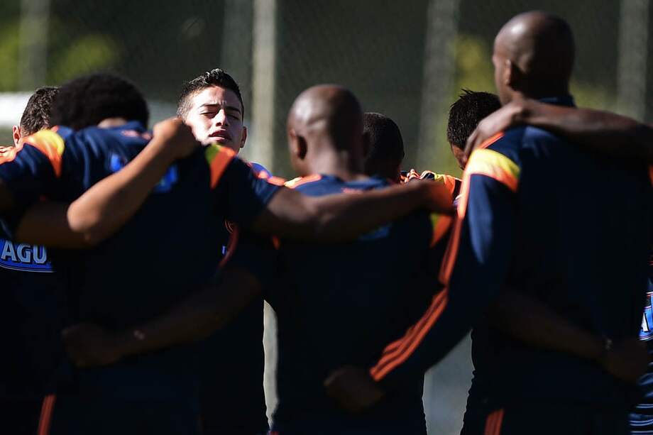 James Rodríguez (centro) se ha convertido en el cerebro y conductor de la selección de Colombia en Brasil 2014. / AFP