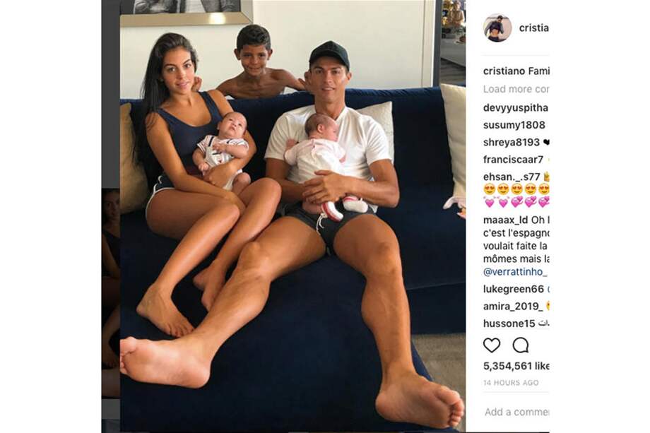 Primer retrato con Cristiano Ronaldo y su familia al completo (c) Instagram. / Bang Showbiz