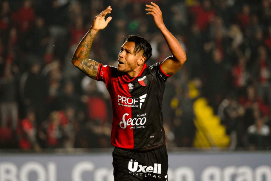 El delantero colombiano llegó este año a Argentina luego de salir del cuadro cardenal. / Twitter Copa Suramericana