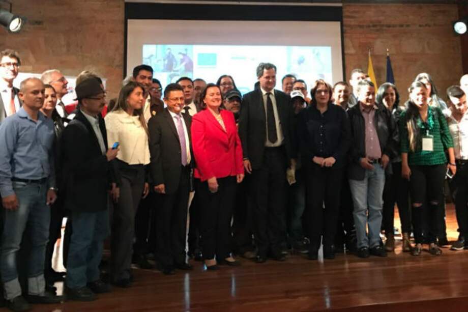 Durante el lanzamiento de las Radios Comunitarias para la Paz. / Archivo Particular