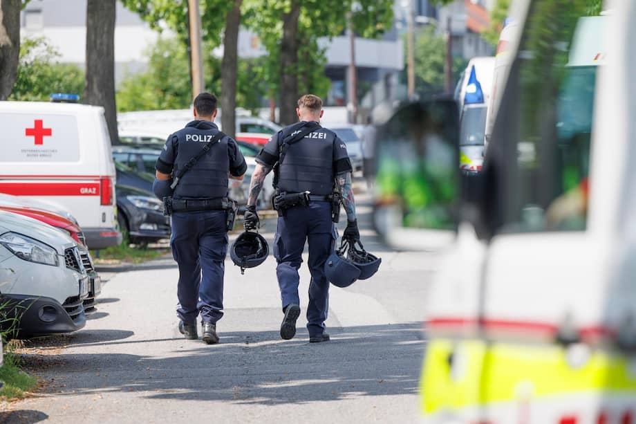 El presunto autor del tiroteo en Austria, un antiguo estudiante del colegio de 22 años, se habría suicidado. Al menos 10 personas murieron.