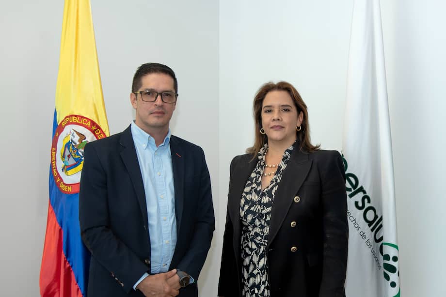 El nuevo interventor junto con la Supersalud, María Andrea Godoy.