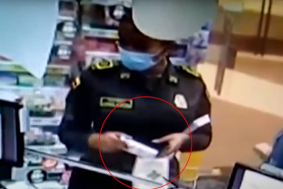 La mujer enfrenta un proceso penal en la Fiscalía y uno disciplinario dentro de la Policía.