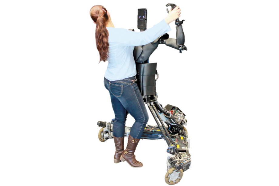 Dante mide 1,8 metros y cuenta con ruedas y sensores de fuerza. / Cortesía: Diego Felipe Páez Granados