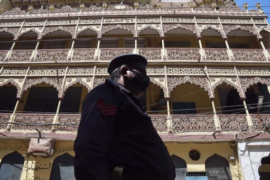 En todo el mundo se ha demostrado que los centros religiosos son focos importantes de contagio del virus. / EFE