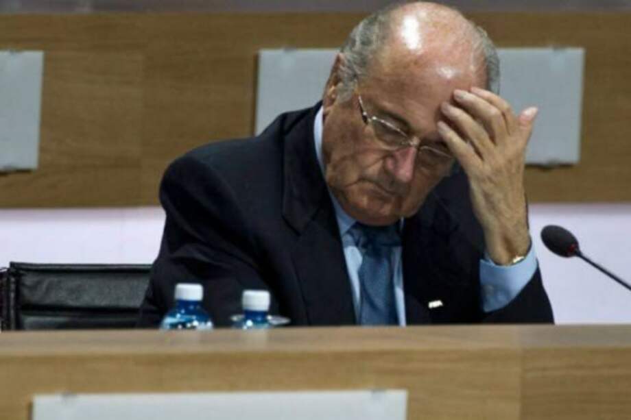 Joseph Blatter sería cuestionado por el escándalo de corrupción