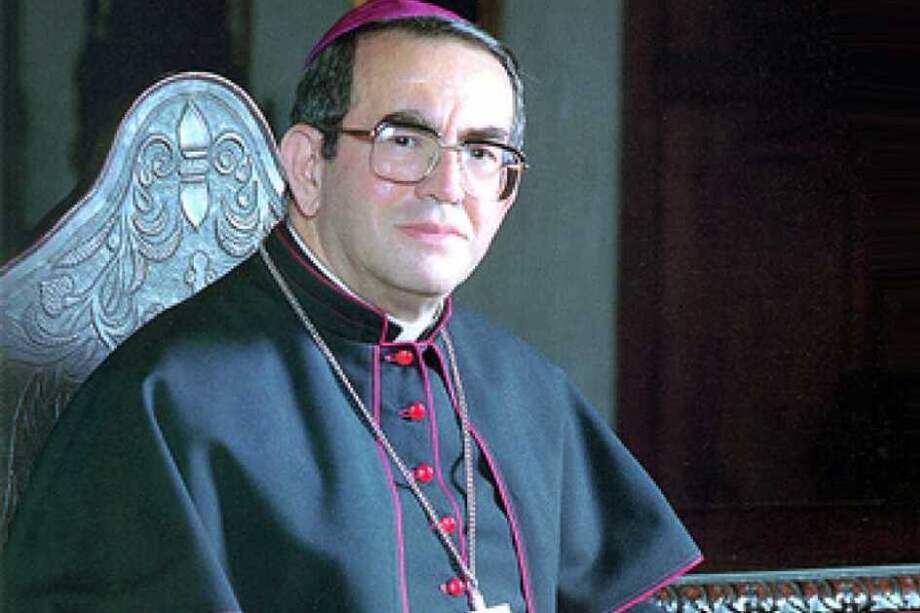 Monseñor Isaías Duarte Cancino fue asesinado por sicarios el 16 de marzo de 2002 luego de que oficiara un centenar de matrimonios. Había condenado la violencia de guerrilleros y narcotraficantes de la región. El crimen se atribuyó a las Farc, fueron condenados varios guerrilleros en cabeza de alias "Timochenko", "Pablo Catatumbo" e "Iván Márquez", pero luego el Tribunal Superior de Cali los absolvió y ahora se espera que la Jurisdicción Especial para la Paz ayude a identificar a los responsables.