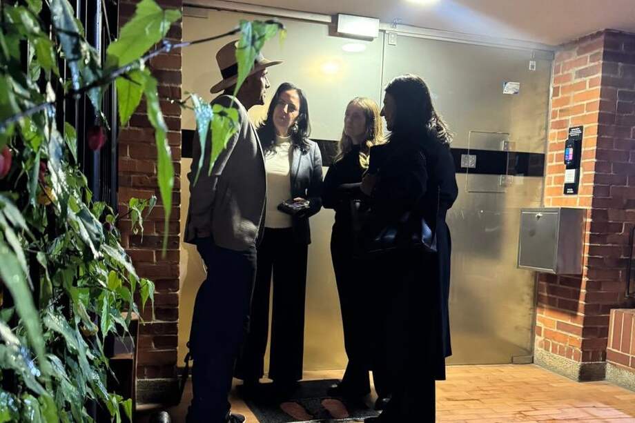 Los precandidatos del Centro Democrático Andrés Guerra, María Fernanda Cabal, Paloma Valencia y Paola Holguín se reunieron y no invitaron a Miguel Uribe por choques internos.