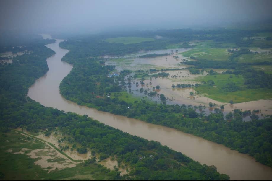 Las inundaciones provocadas por las lluvias mantienen a miles de familias afectadas y varias comunidades aisladas en Arauca.