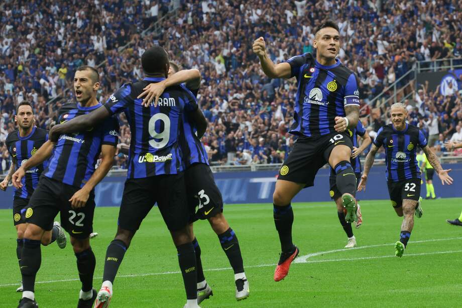Inter de Milán celebra en el derbi italiano