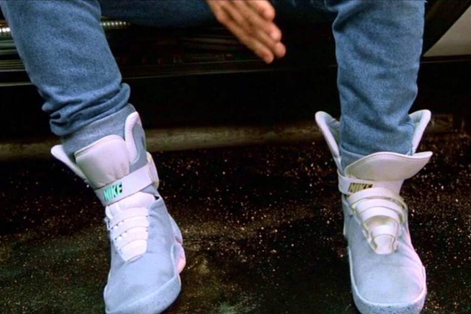 Nike crearía tenis que se amarran solos