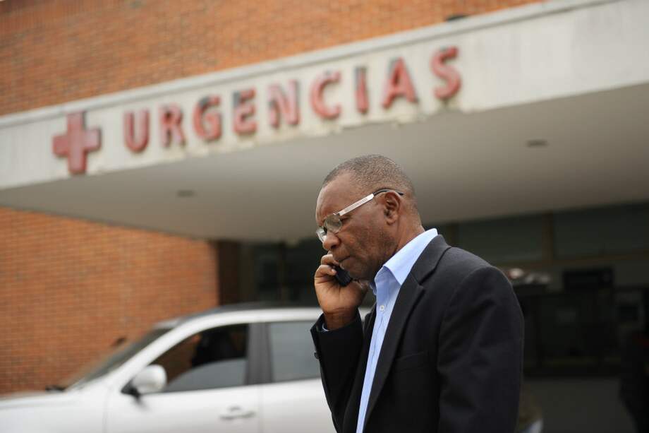 Juan Nepomuceno atiende llamadas de Puerto Tejada desde el Hospital Cardiovascular de Soacha. / Andrés Torres