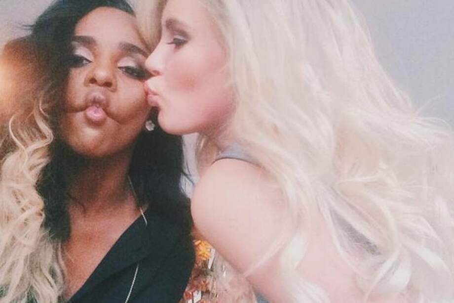 Angel Haze con Ireland Baldwin. / Bang Showbiz
