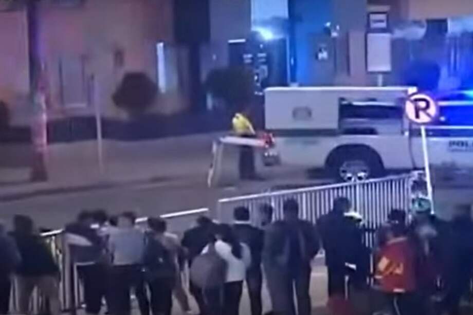 Detonan sospechoso paquete dejado en la entrada del Centro Comercial Centro Suba.