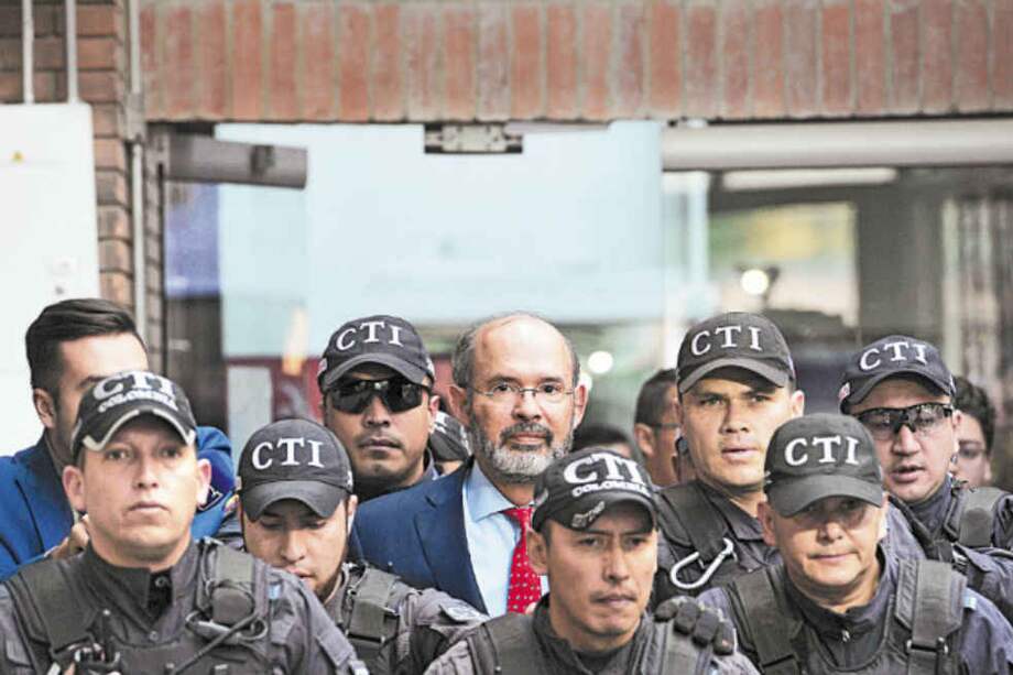 El exmagistrado Francisco Ricaurte entrando a los juzgados de Paloquemao para su imputación de cargos.Foto: Gustavo Torrijos - El Espectador
