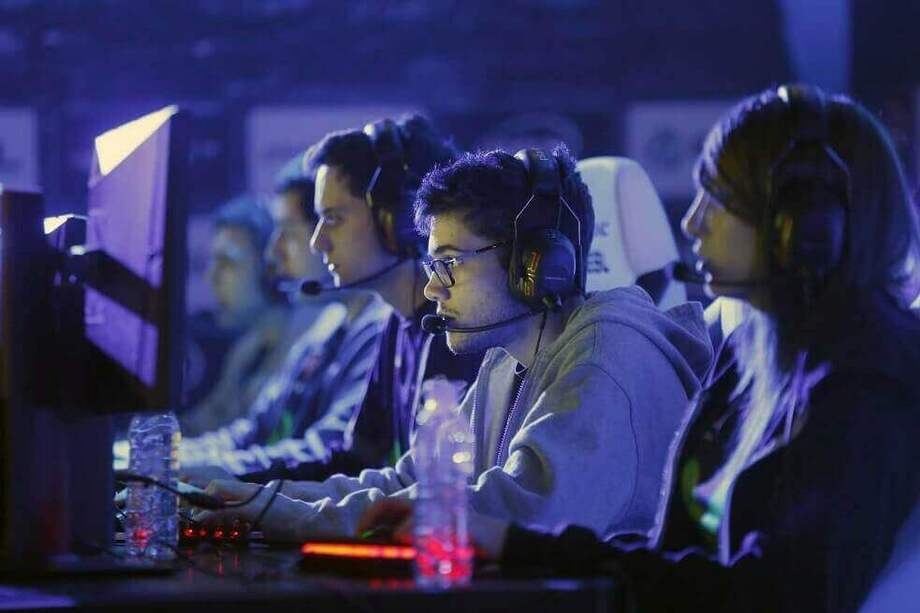 Riot Games, empresa dueña de League of Legends, informó el 18 de marzo que la Liga se llevaría a cabo en formato 'online' desde la gaming houses de los ocho equipos.
/ Getty Images