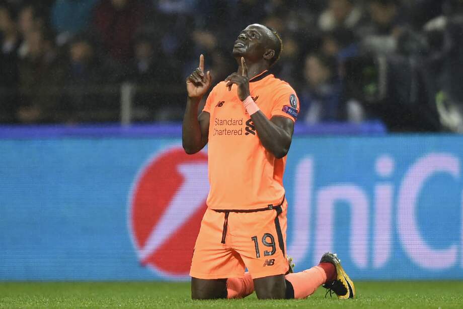 Mané celebra su triplete con el Liverpool. / AFP