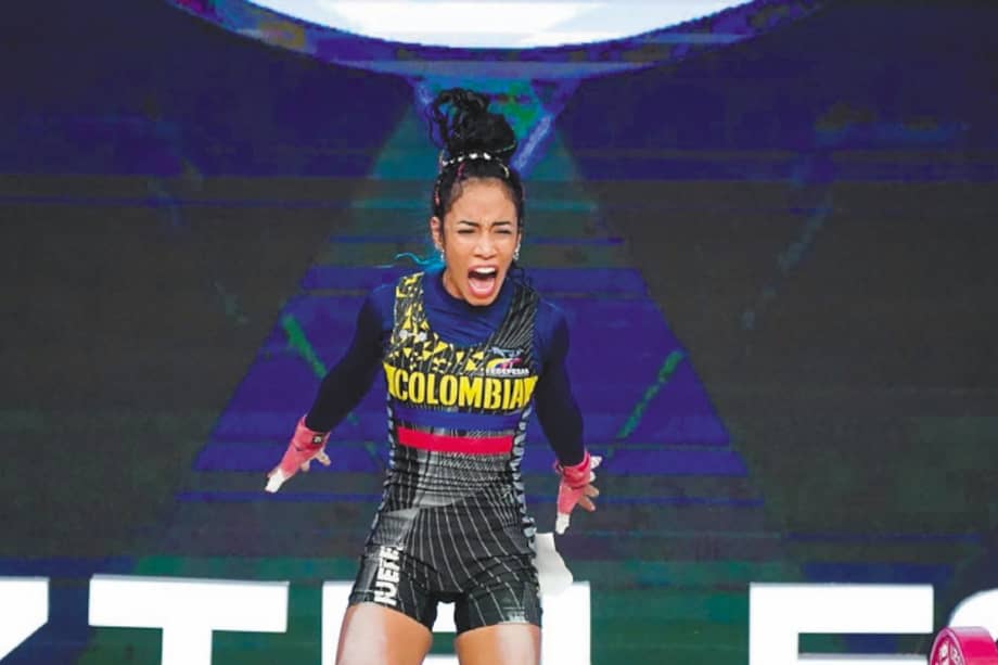 Manuela Berrío ganó un oro en envión, una plata en total y un bronce en arranque, en la categoría de los 45 kilogramos. / IWF