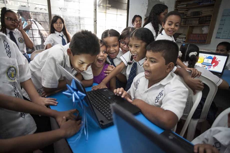 En cuatro años se han entregado más de 2 millones de computadores a escuelas. / Mintic