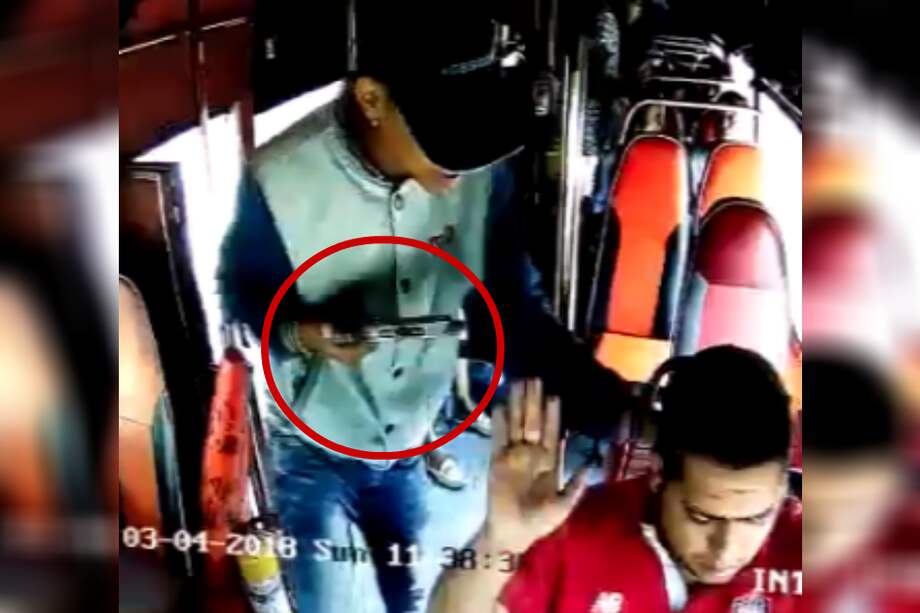 Las autoridades ofrecen hasta $1 millón a cambio de información sobre los responsables de los atracos.