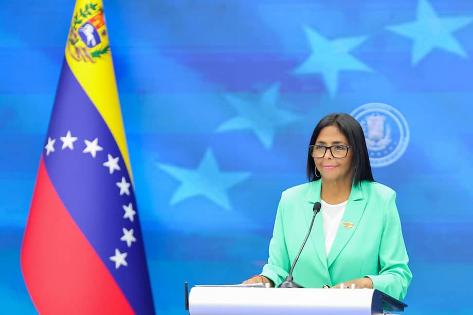Delcy Rodríguez anuncia que incrementará los salarios el próximo 1 de mayo en Venezuela.