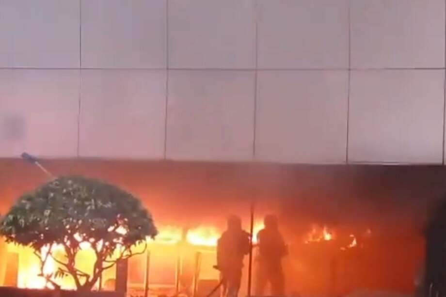 Banco Davivienda Cra 27 con Av. González Valencia Bucaramanga.