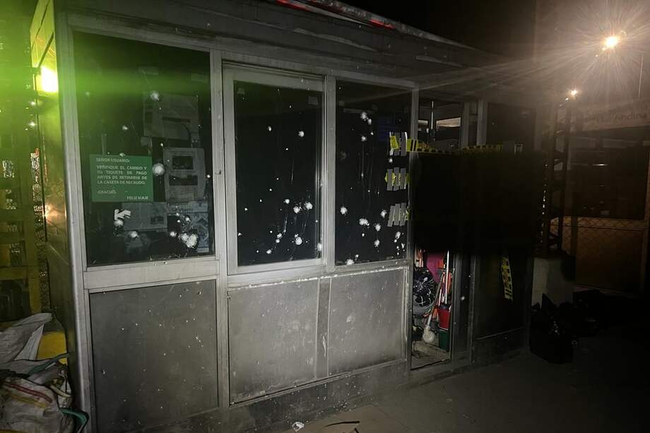 Imagen de cómo quedó la estación de peaje en la vía Bogotá-Villavicencio.