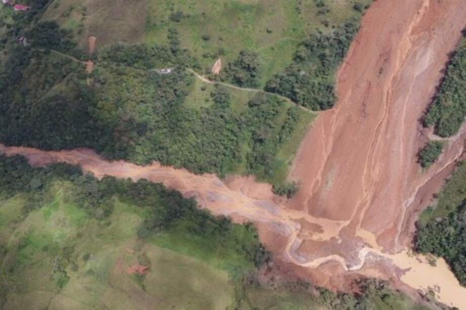 El derrumbe en Yarumal no solo afectó a los campesinos que no pueden sacar los productos, también hay un hombre desaparecido. / Foto tomada de Dapard.