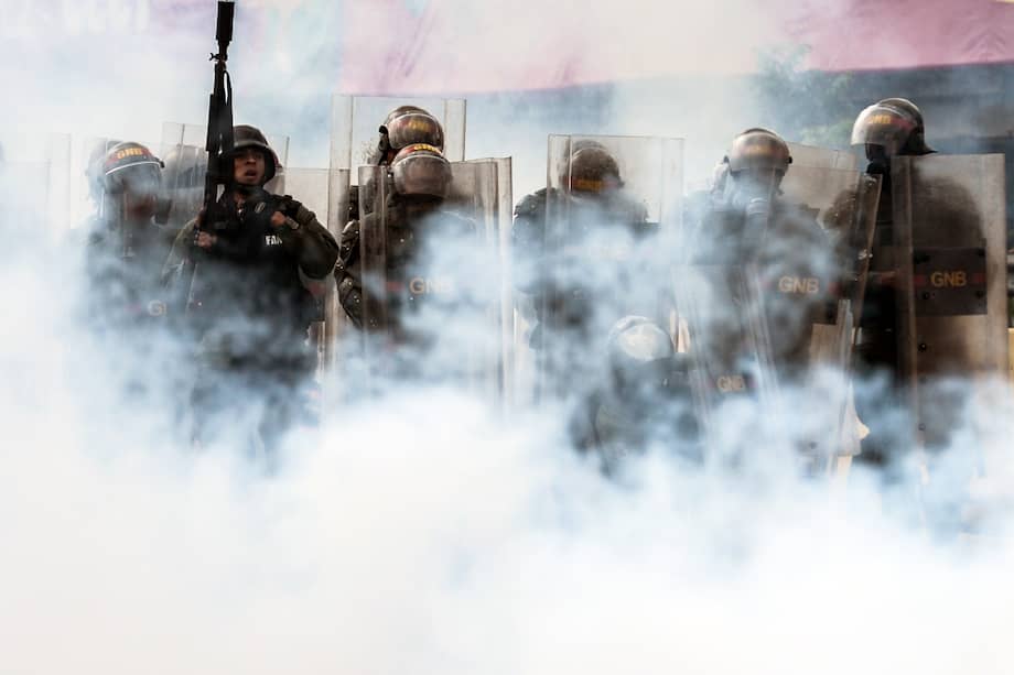 Venezuela: 18 detenidos, militares y civiles, por asalto a fuerte militar