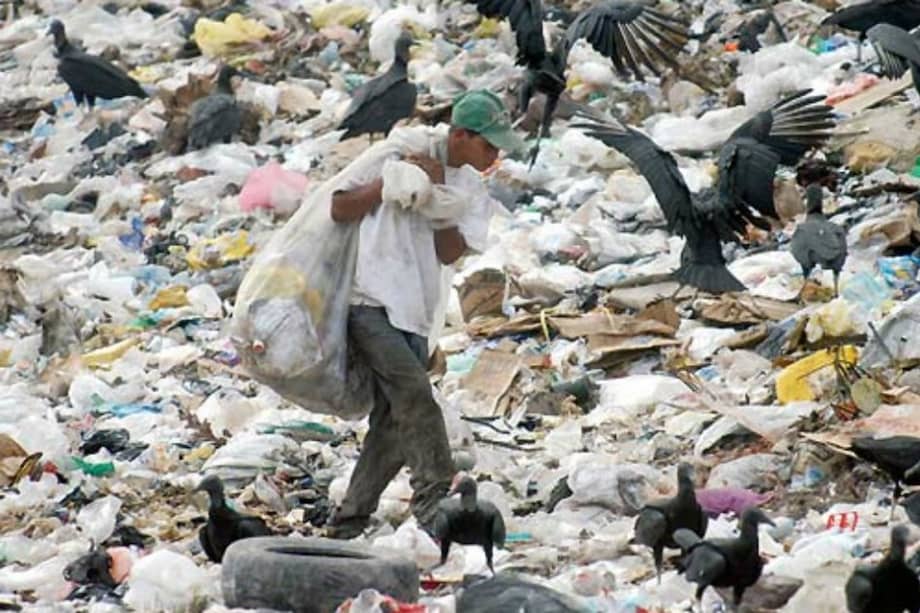 Ecuador prepara estrategia para erradicar extrema pobreza hasta 2017