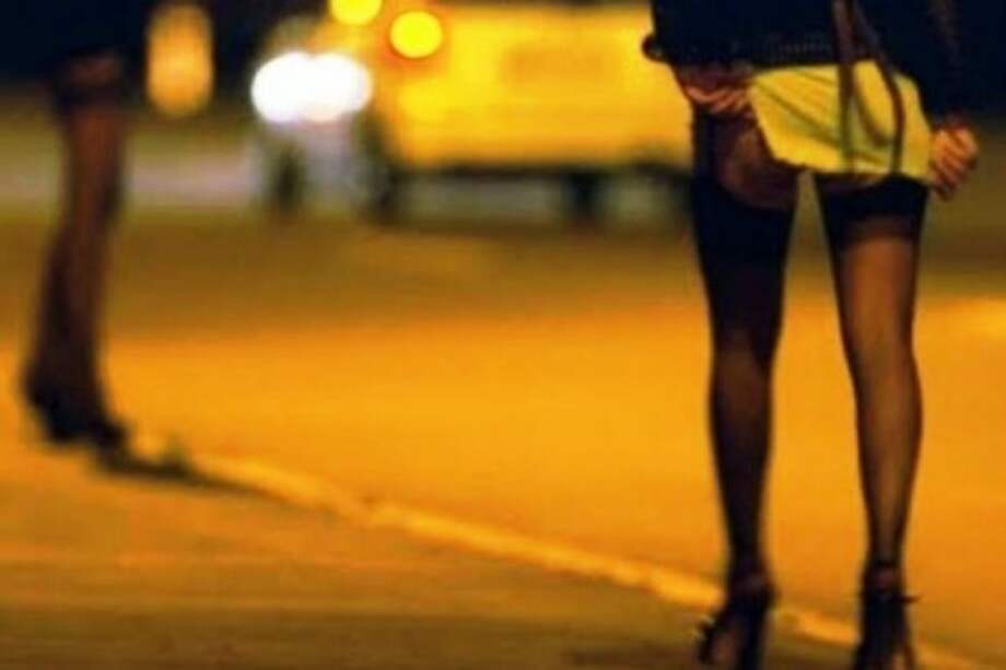 Aprueban proyecto que multa a los clientes de prostitutas en Francia