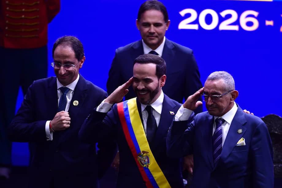 El presidente Abelardo de la Espriella tomó posesión junto al vicepresidente José Manuel Restrepo ante el Congreso. Demarcaron sus prioridades para los primeros meses de mandato.
