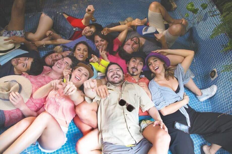 Creadores de “El hostal”, un viaje diferente cada día. Tres espacios, seis actores y el público, son los ingredientes de esta propuesta. / Cortesía Deca Teatro