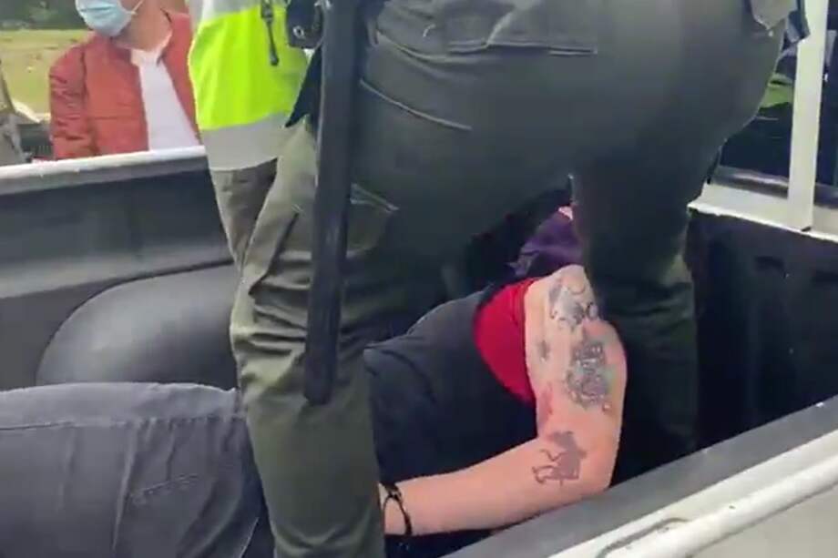 Los hechos ocurrieron el domingo 28 de febrero en medio de una protesta de un grupo de ambientalistas.