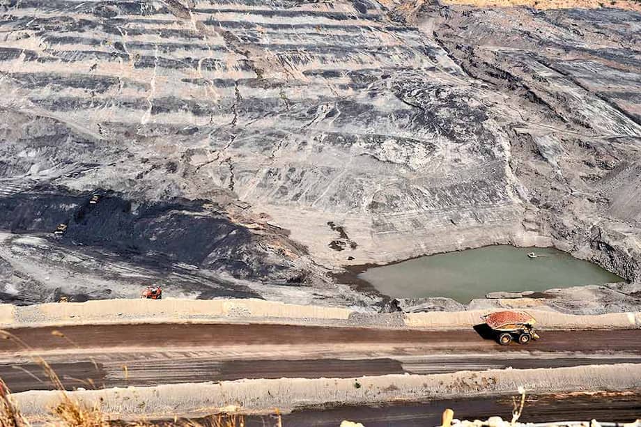 Tajo Patilla de Cerrejón mide dos kilómetros de largo por uno de ancho y tiene una profundidad de cerca de 100 metros. / Fotos: Luis Ángel