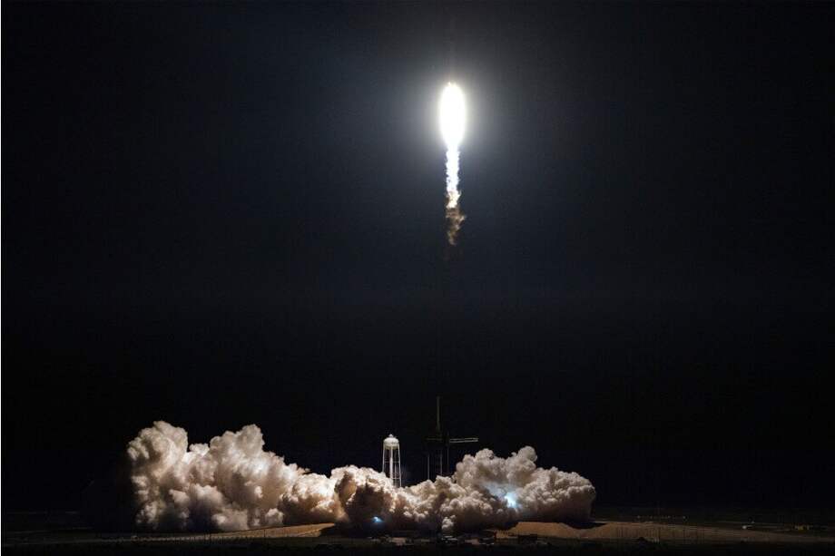 El lanzamiento de la cápsula Crew Dragon es la primera fase de una misión de prueba crucial para el retorno de los vuelos tripulados desde territorio estadounidense. / AFP.