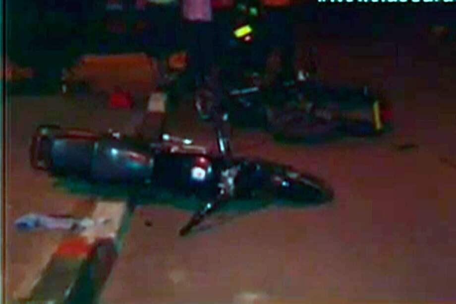 Por un cable de luz motociclista arrolló a niña en Cali