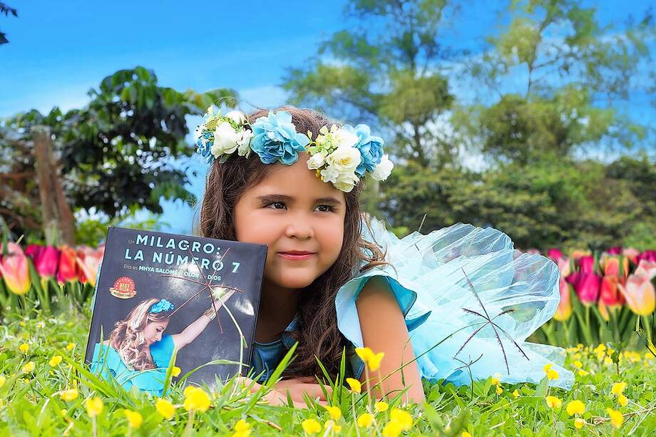Mhya Salomé inspiró a Angel White a escribir el libro "Un milagro: la número 7".