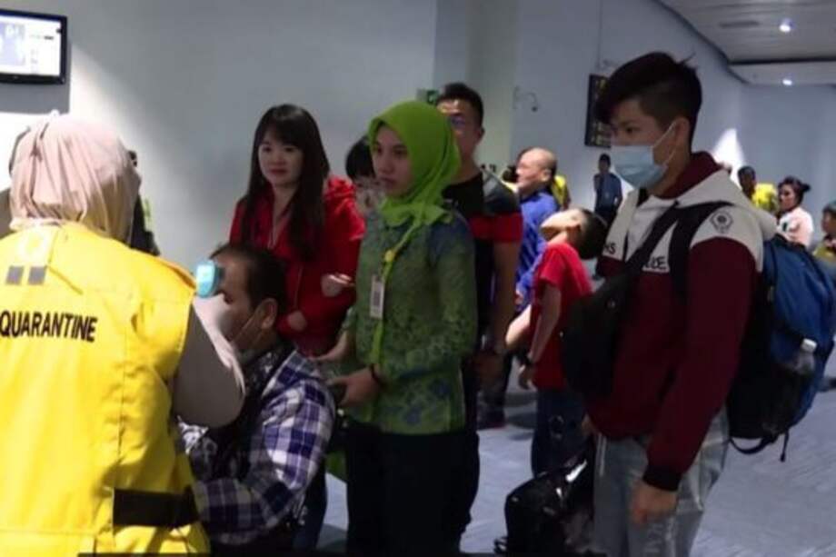 Los síntomas del virus afectan a la persona con tos, fiebre y dificultades para respirar. / AFP