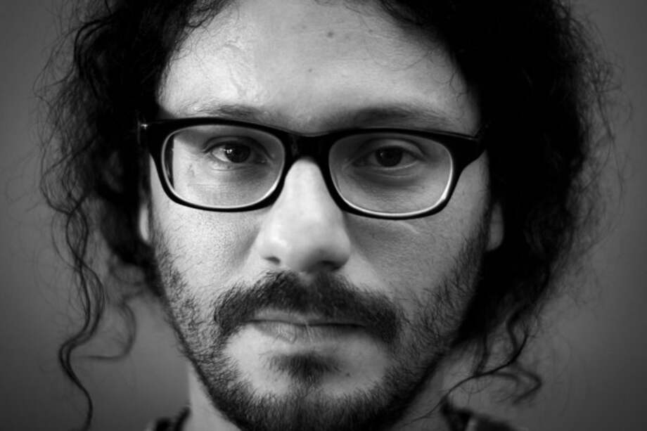 Daniel Ferreira, quien acaba de presentar su más reciente novela, El año del sol negro, una obra que recupera parte de lo que ocurrió en Colombia durante la Guerra de los Mil días. / Adrián Hueso